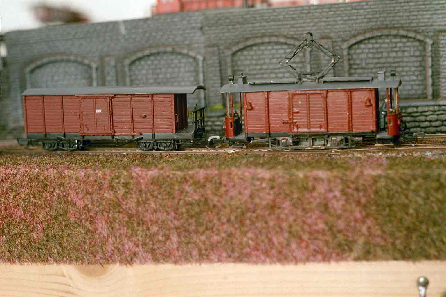 Tw 11 mit gedecktem Güterwagen